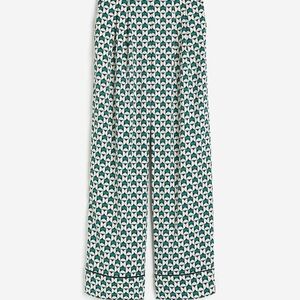 H&M Loose-fit trousers in soft
draping soft polyester.
New with tags
